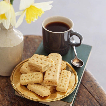 Walkers Queen Elizabeth "Longest Reigning Monarch" Union Jack Shortbread Tin 250G ( BB 30/09/2024 )